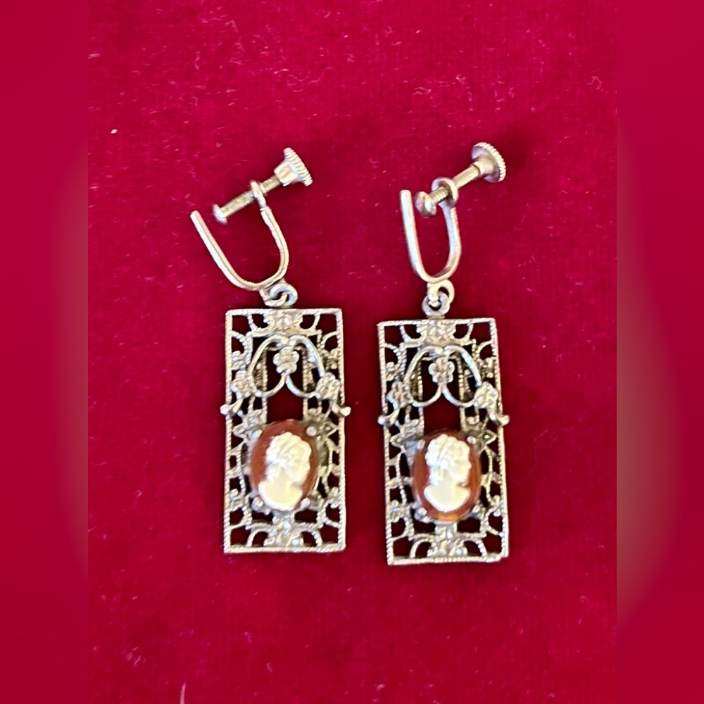 Vintage cameo Screw Back earrings